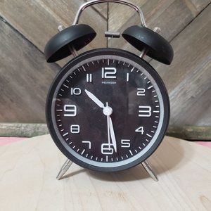 Retro Alarm Clock Battery Operated by Peakeep